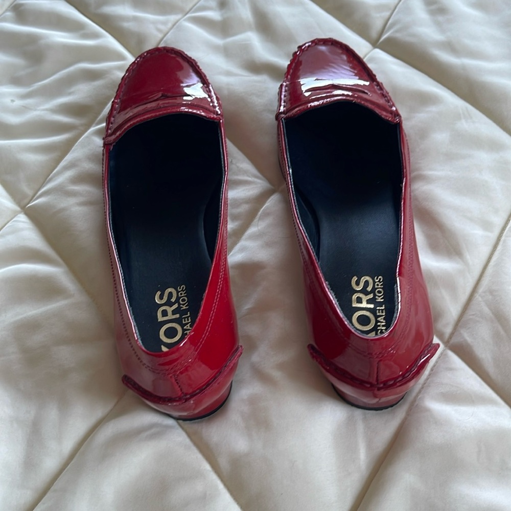 Michael Kors red patent leather women’s size 8 loafers - Picture 2 of 7